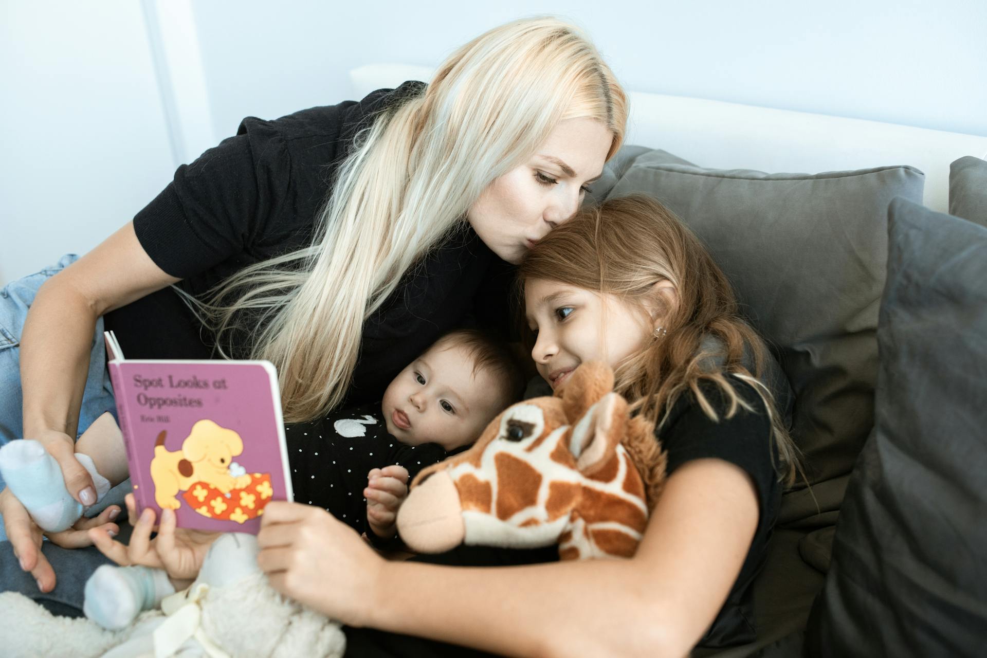 When Should You Start Reading to Your Baby? The Benefits of Early Literacy for Infants